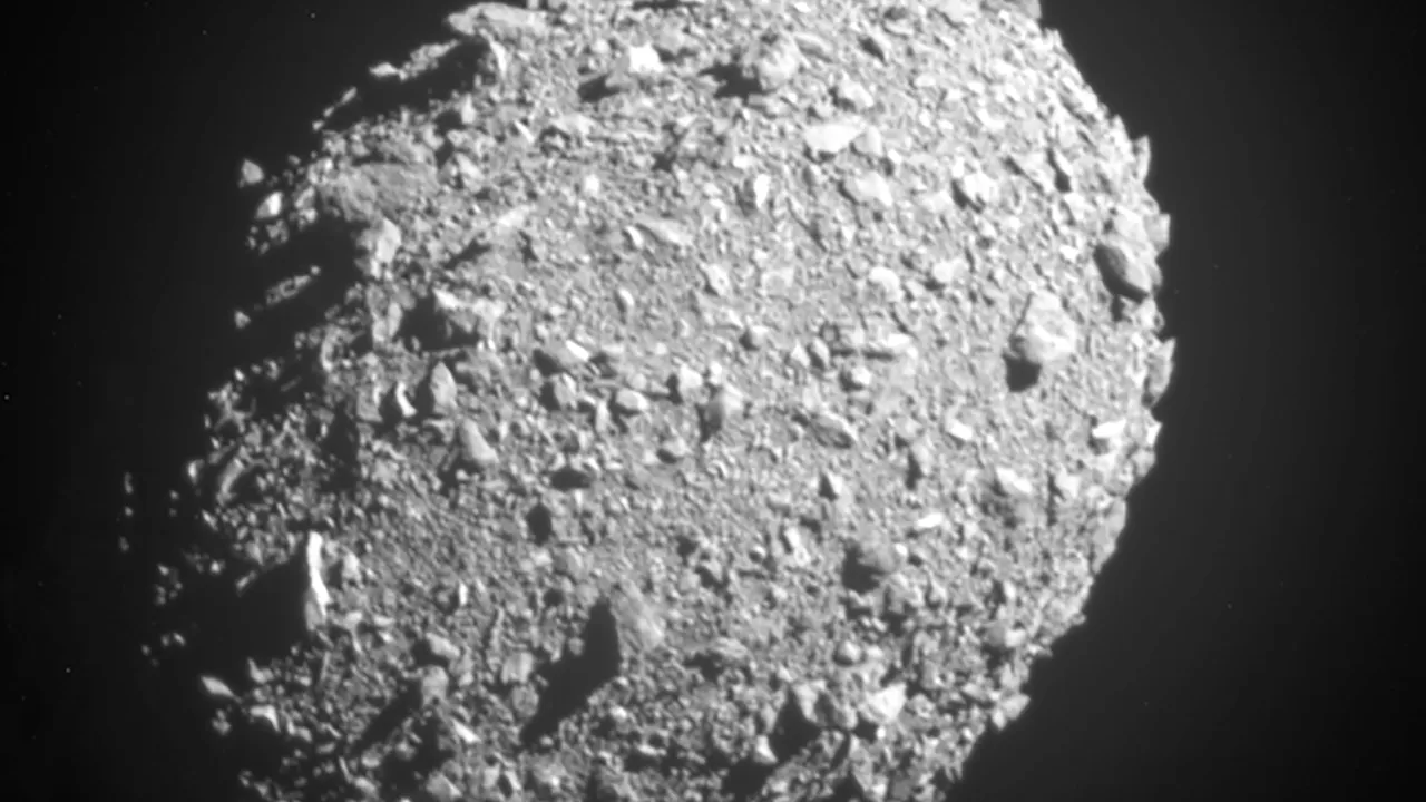 Artemis II Meteorite Impacts Reveal Rare Lunar Flashes Seen by Astronauts