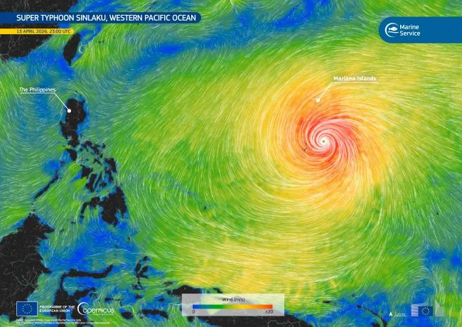 Super Typhoon Sinlaku Gravity Waves Reached the Edge of Space