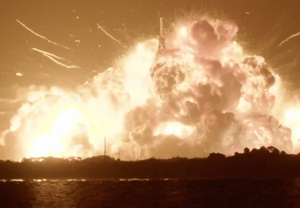 Blue Origin New Glenn Explosion: A Major Setback for NASA’s Moon Plans?-Video